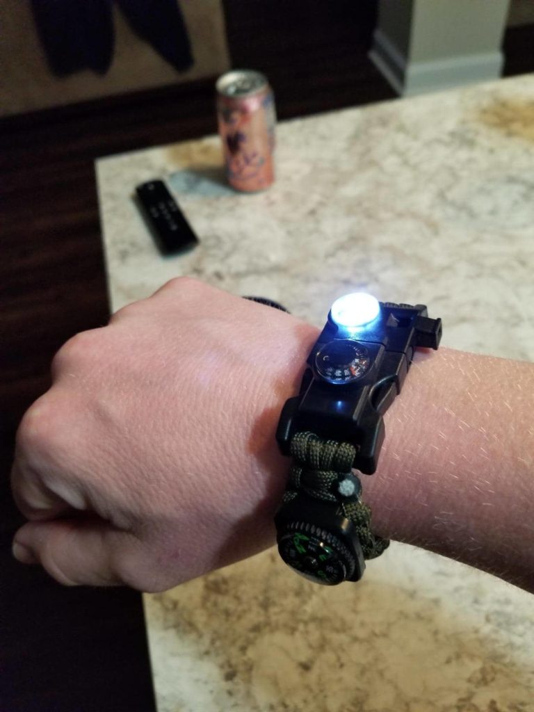 paracord tactical survival bracelet wear